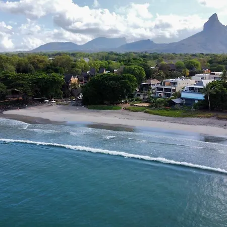 New Beachfront 3-Bedrooms Apartment In Tamarin Exterior photo