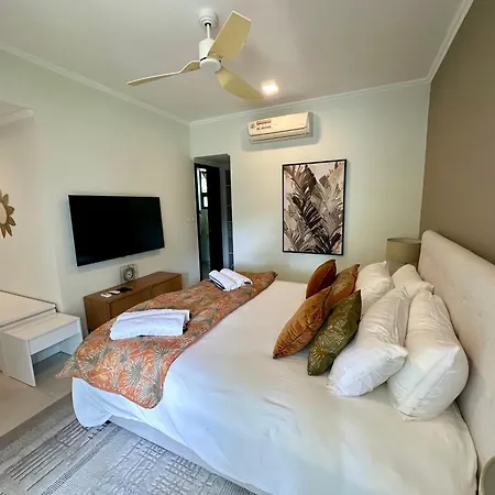 New Beachfront 3-Bedrooms Apartment In Tamarin Exterior photo